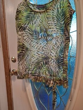 Lightweight Green Palm-Print Tie-Hem Blouse